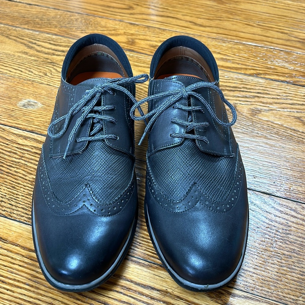 Thomas & Vine leather lace up wing tips. Men’s Size 11.5.  Great condition.